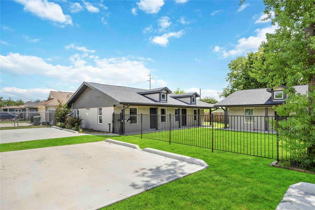 Primary Photo - 8215 Lawler St