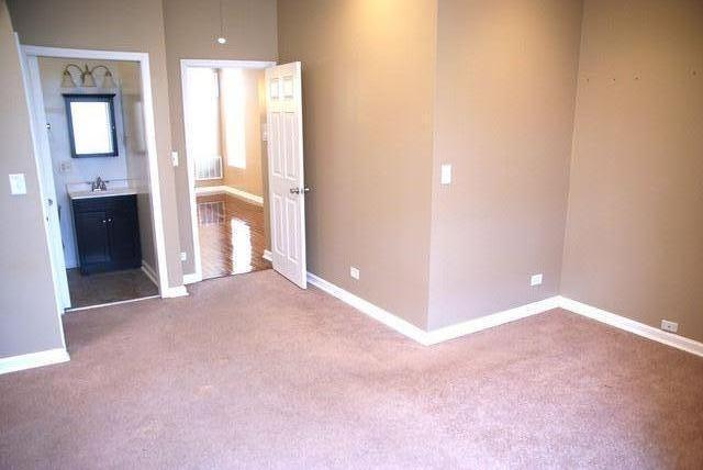 Building Photo - 2 bedroom in Chicago IL 60637