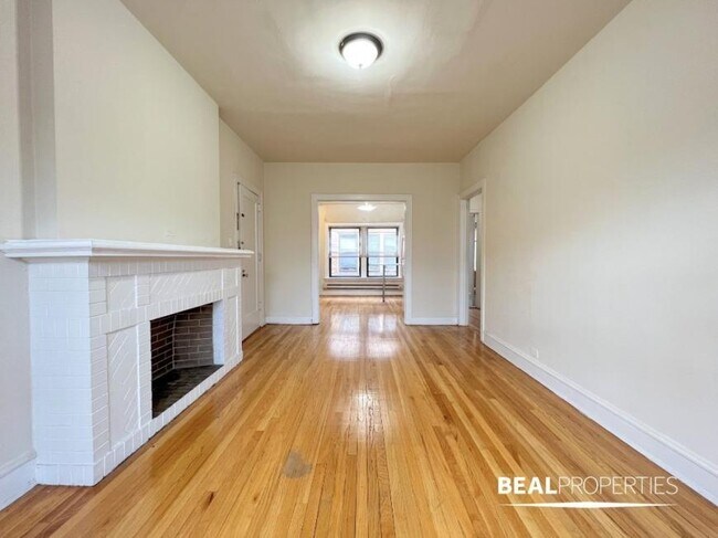 Building Photo - 1 bedroom in EVANSTON IL 60202