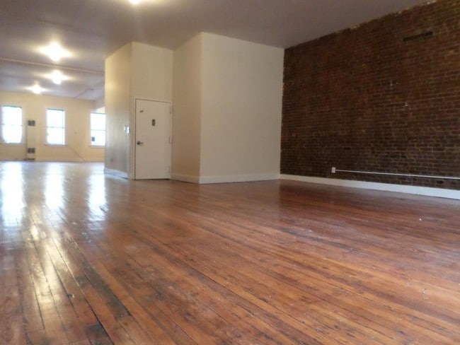 Building Photo - 1085 Broadway
