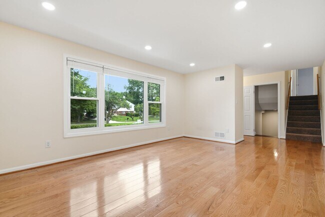 Foto del edificio - 3BD/2.5BA - Silver Spring Split Level - Move-In Ready