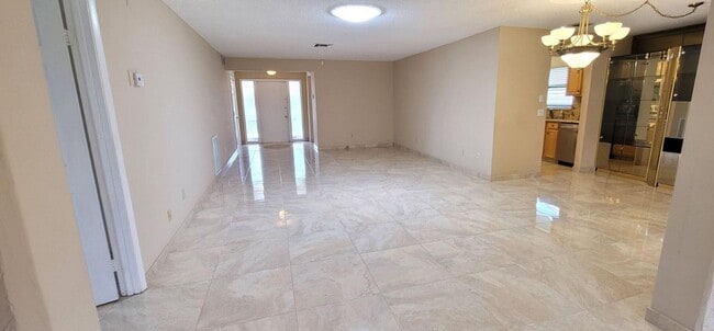 Foto del edificio - 6060 Baywood Ln
