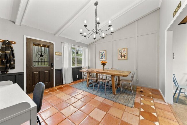 Foto del edificio - 28 W Inwood Forest Dr