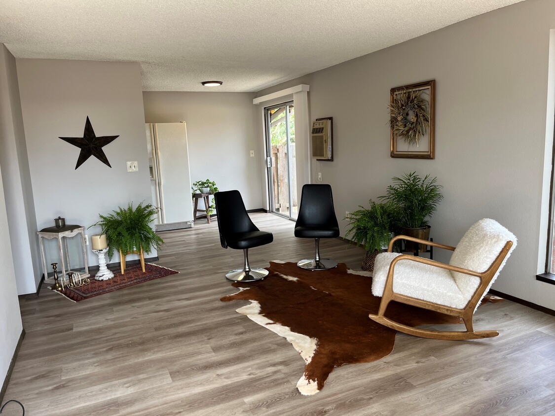 Living Room - 2900 Fairmount Ave