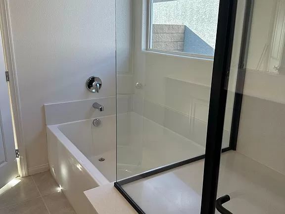 Foto del edificio - Move in ready home