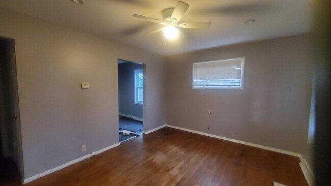 Building Photo - 3929 Larchmont St