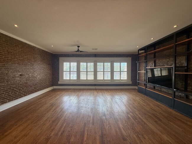 Foto del edificio - Completely Renovated Downtown Memphis Loft with Rooftop Skyline Views.