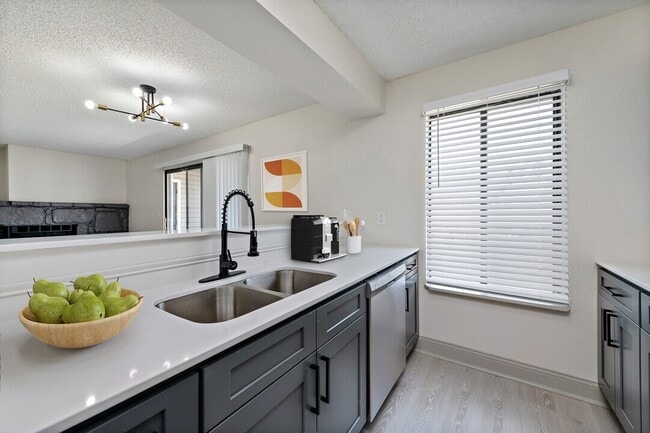 Building Photo - Rosehill Pointe