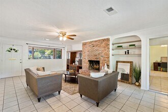 Building Photo - 9214 Bronco Dr