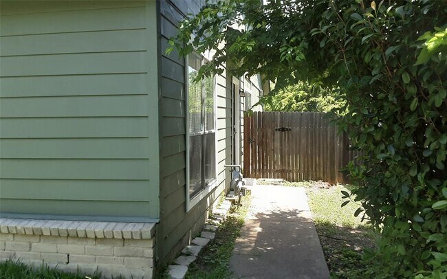 Foto del edificio - 1204 Orchard Park Cir