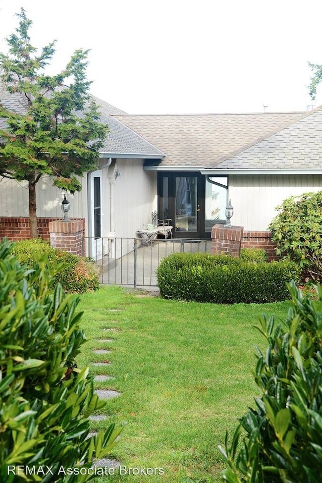 Building Photo - 4 br, 3.5 bath House - 709 Tillicum Way