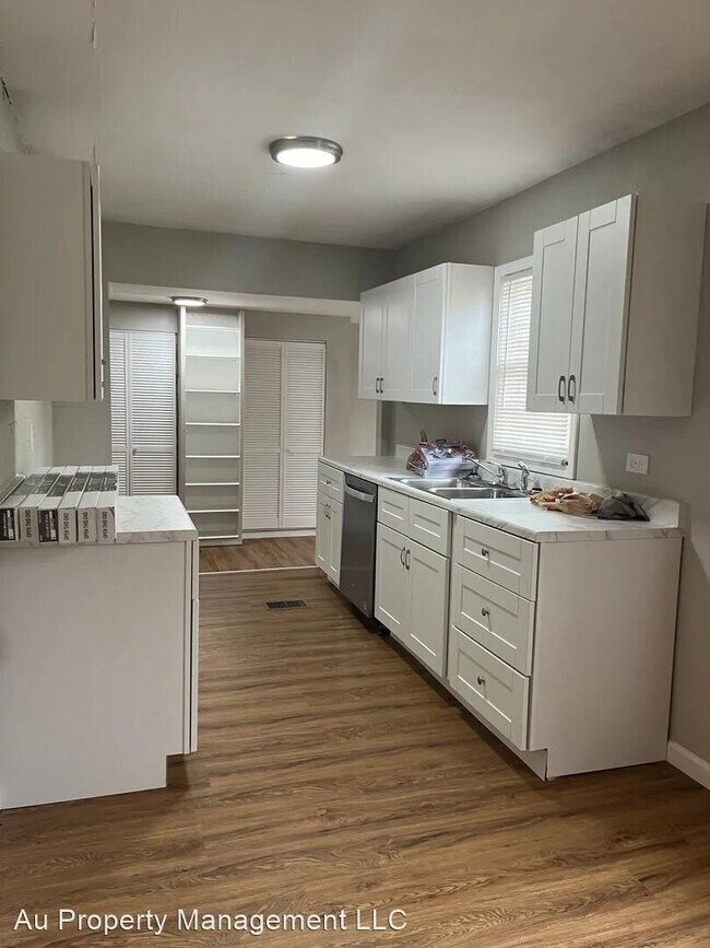 Foto del edificio - 3100 S Tyler St