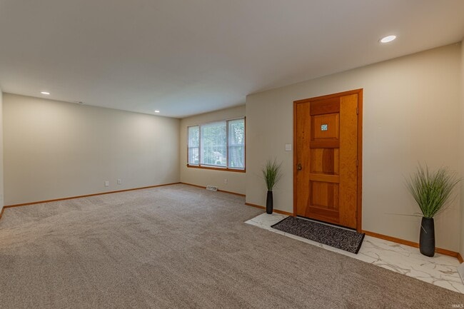 Building Photo - 812 S Cullen Ave