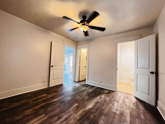 Building Photo - Adorable bungalow cottage in Bluff Park