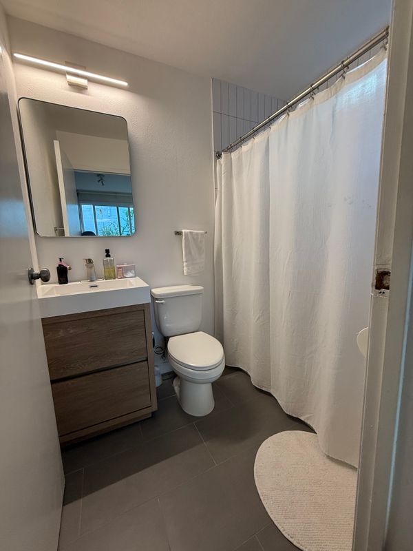 Foto del edificio - 2223 1/2 Oak Glen Place