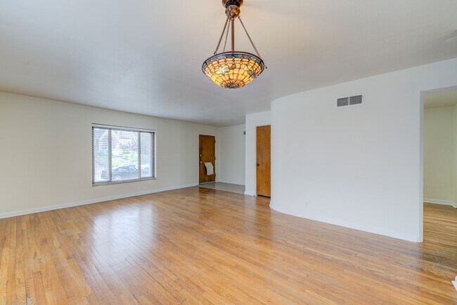 Building Photo - (144) 1154-58 Moorlands Dr.