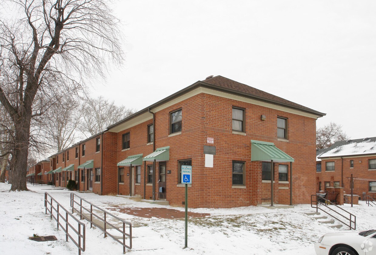 Primary Photo - 1350 Hawthorne Ave