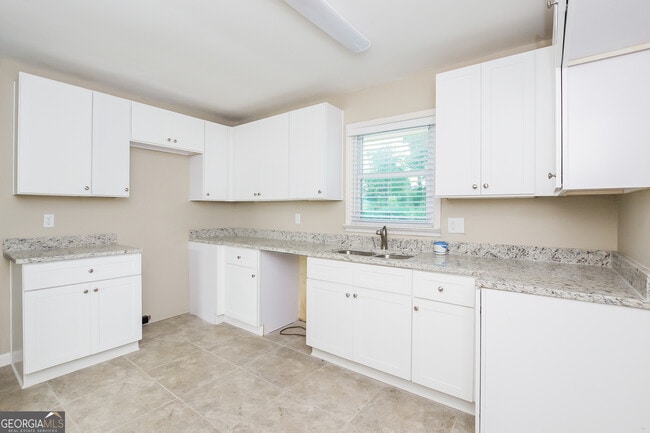 Foto del edificio - 418 Smyrna Powder Springs Rd SW