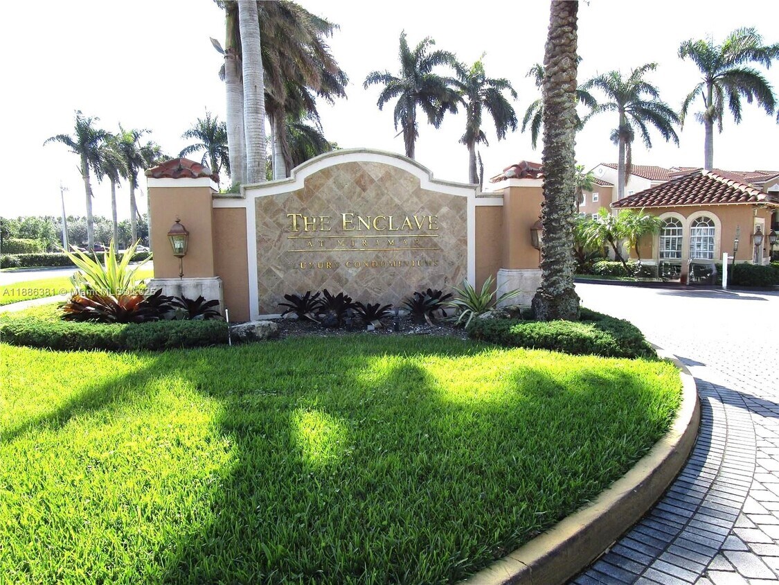 Foto principal - 2113 Renaissance Blvd