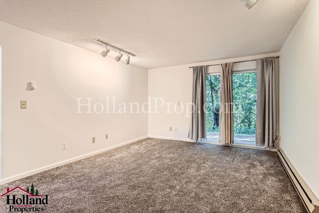 Building Photo - Single level condo in a Great Area!