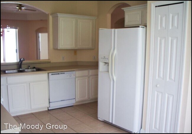 Foto del edificio - 3 br, 2 bath House - 8428 Fenwick Ave