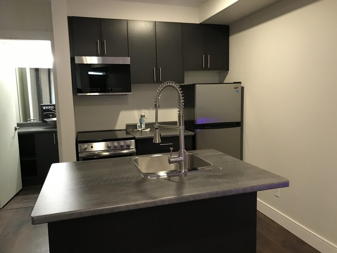 430 5th St, Courtenay, BC V9N 1J8 Townhouse for Rent in Courtenay, BC