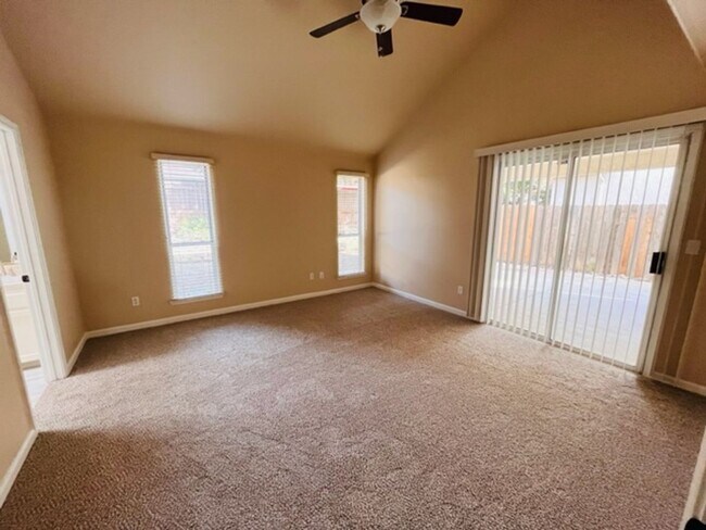 Foto del edificio - $2,495 Maple & Behymer, 3 Bedroom Home - N...