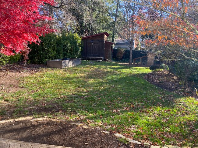 Foto del edificio - 116 W College St