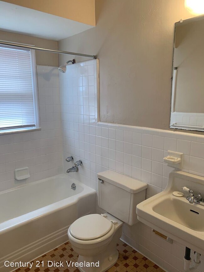 Building Photo - 3 br, 1.5 bath House - 3719 Chevy Chase Rd.