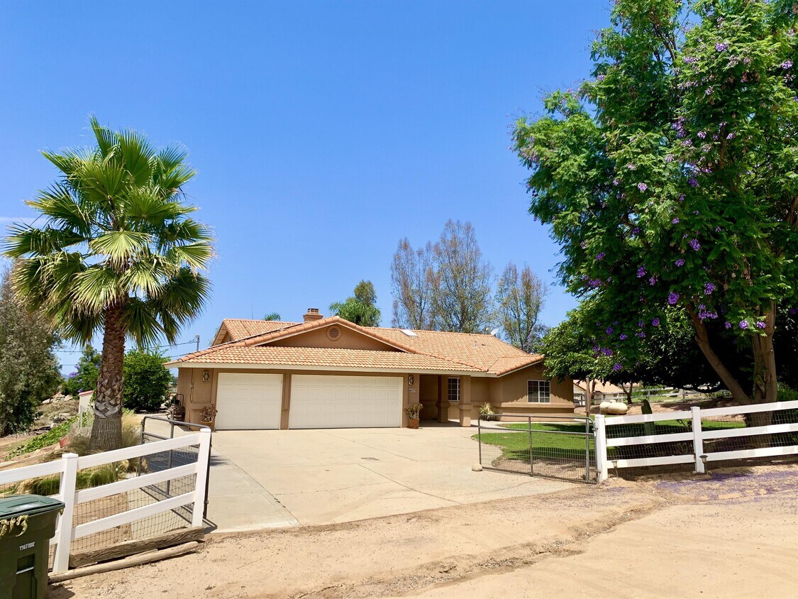 379 Elizabeth Ln, Ramona, CA 92065 House for Rent in Ramona, CA