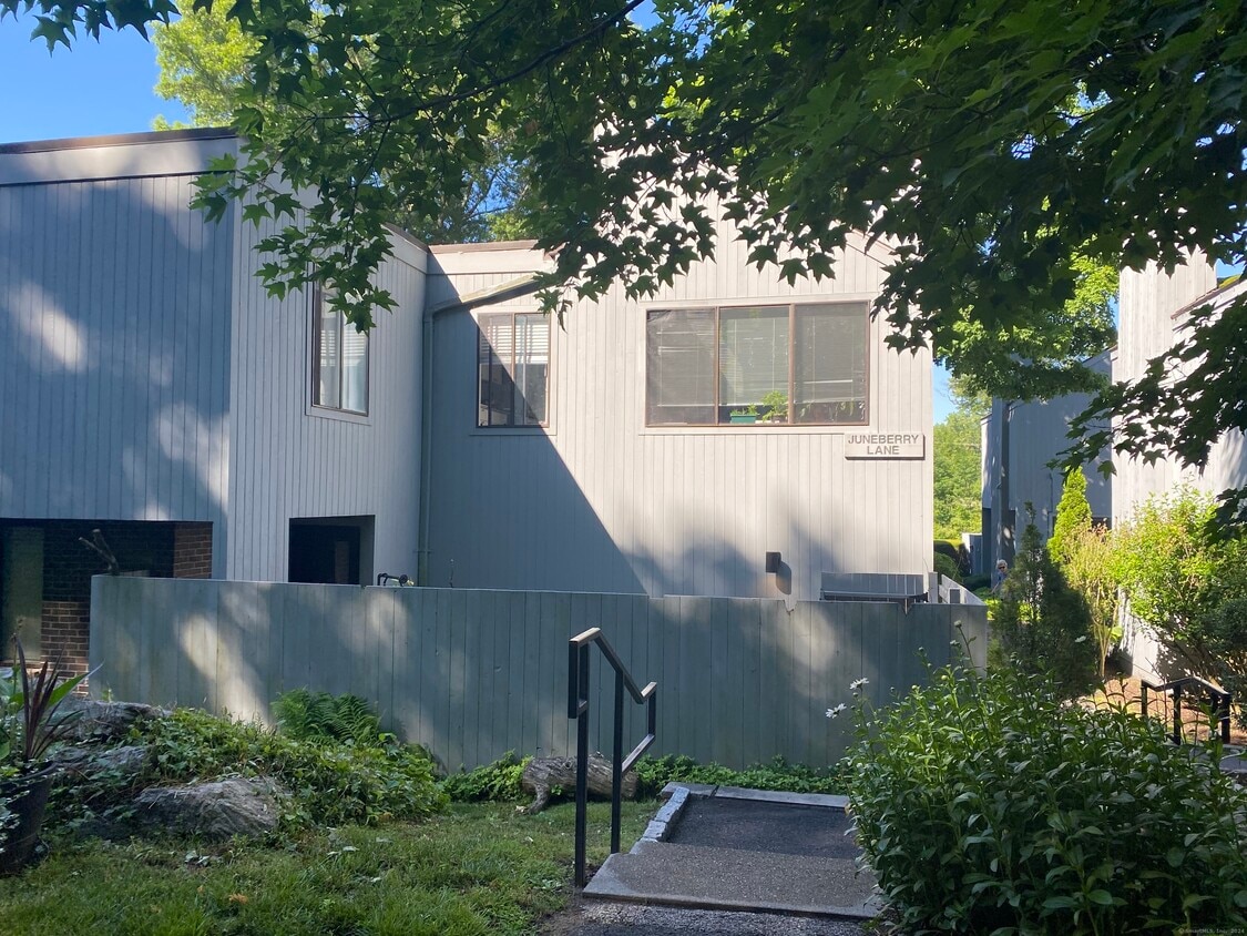 6 Juneberry Ln Unit 6, Ridgefield, CT 06877 Condo for Rent in
