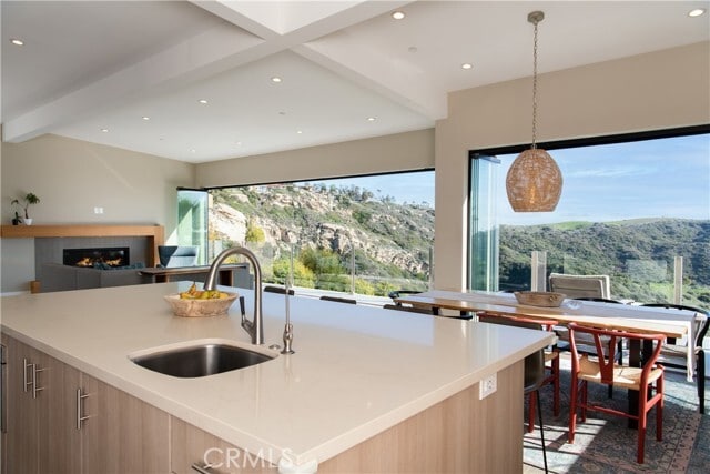 Foto del edificio - 2305 Temple Hills Dr