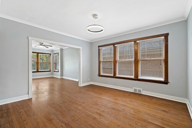 Foto del edificio - 4854 W Winnemac Ave