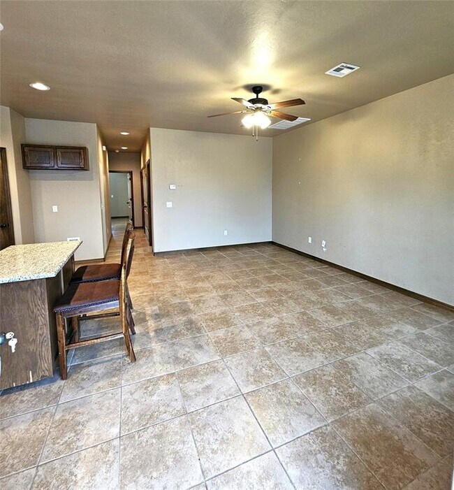Building Photo - 338 Park Dr