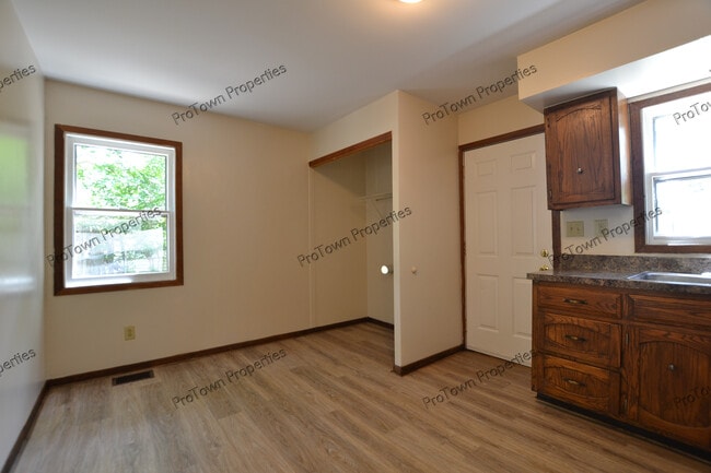 Foto del edificio - 8 Girard Blvd