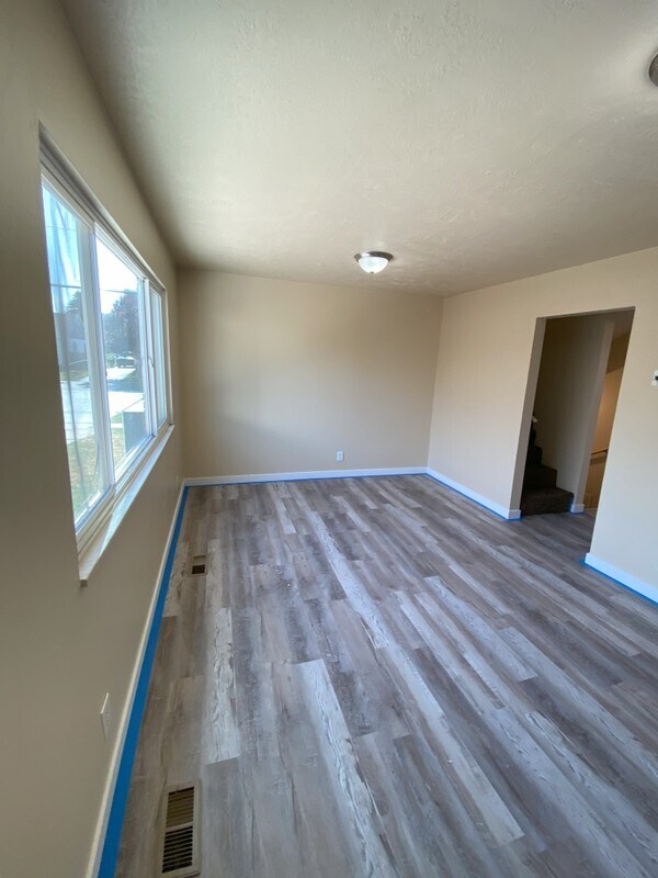 Building Photo - 725 S 1000 W