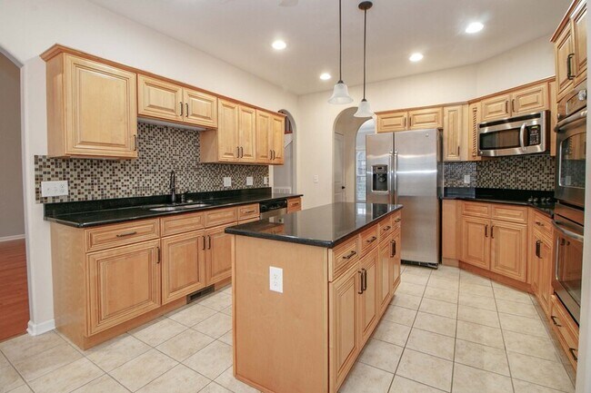 Building Photo - 1540 Edgewater Ln