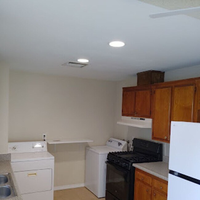 Foto del edificio - **$100 OFF 1ST MONTH** Two Bedroom Home Downtown 29 Palms