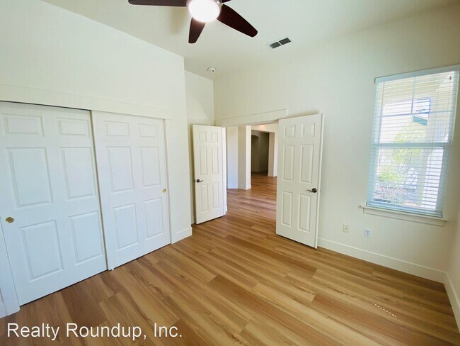 Foto del edificio - 4 br, 3 bath House - 1697 Stone Canyon Dr