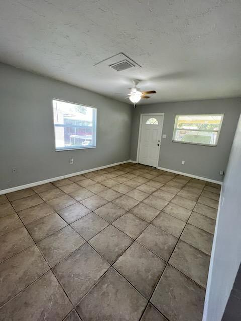 Foto del edificio - 5516 18th St W