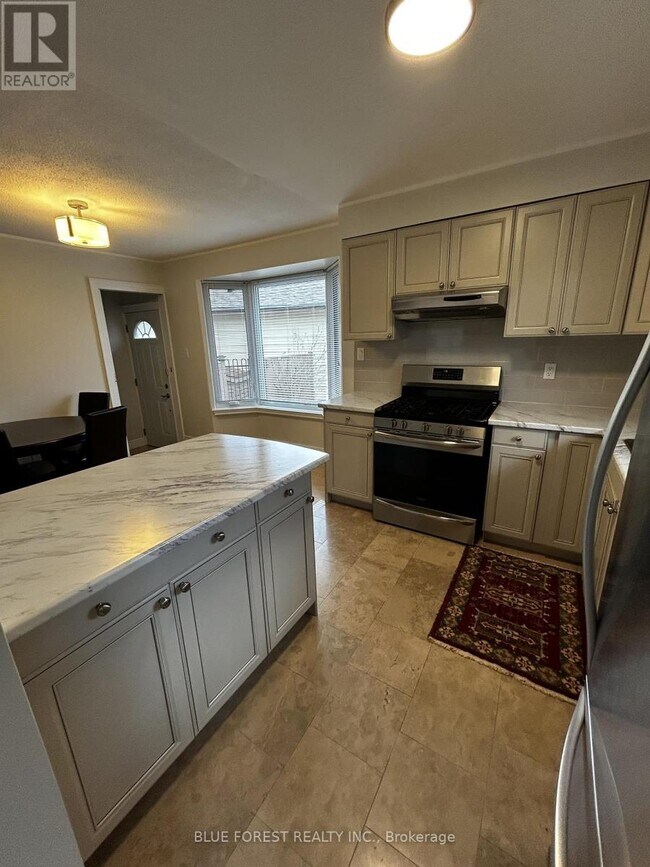 Building Photo - 19 Constable St