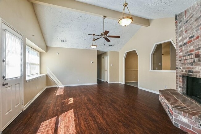 Building Photo - 11 Crestbriar Ct