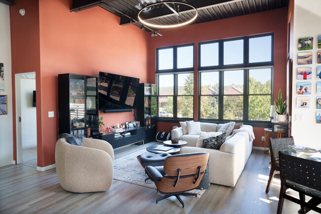 Building Photo - 231 Robinson St