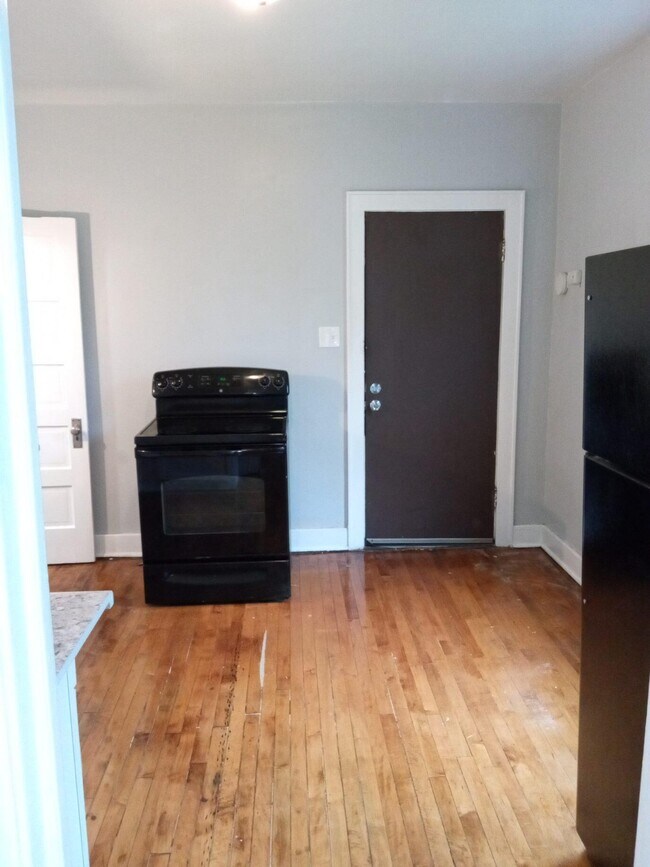 Foto del edificio - 1732 S 76th St