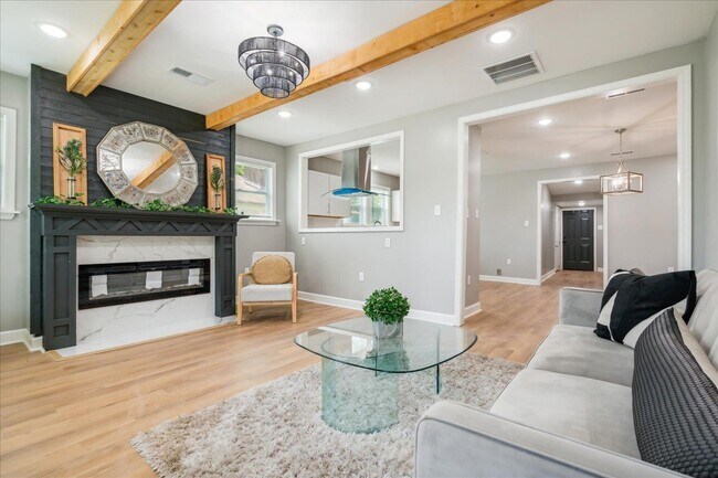 Foto del edificio - 893 N McNeil St