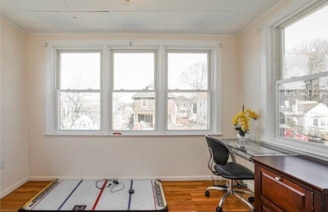 Building Photo - 216 Willow St