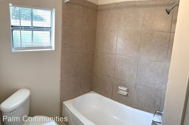 Foto del edificio - 207 N Pinewood Ave