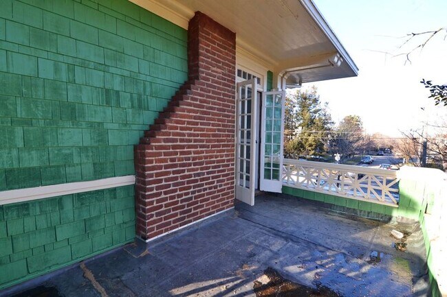 Building Photo - 1609 Rivermont Ave