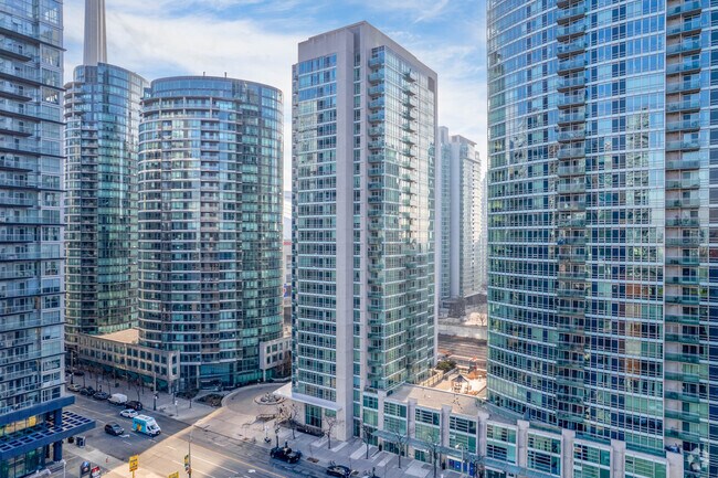 Building Photo - Apex