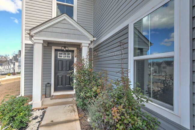 Foto del edificio - Stunning 4BD/2.5BTH 2-Story Single Family ...